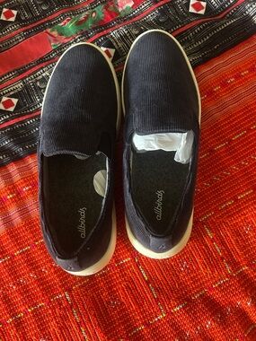 Allbirds Women’s Slip-On Loafers in Navy Corduroy size 10